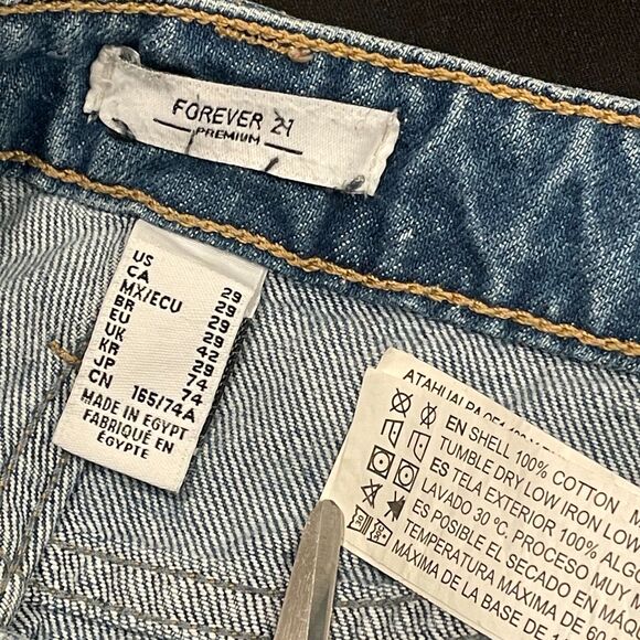 ~ Forever 21 sz 29 Jean Shorts Frayed Raw Hem Ripped Cut Offs Medium Blue Denim - Picture 3 of 15